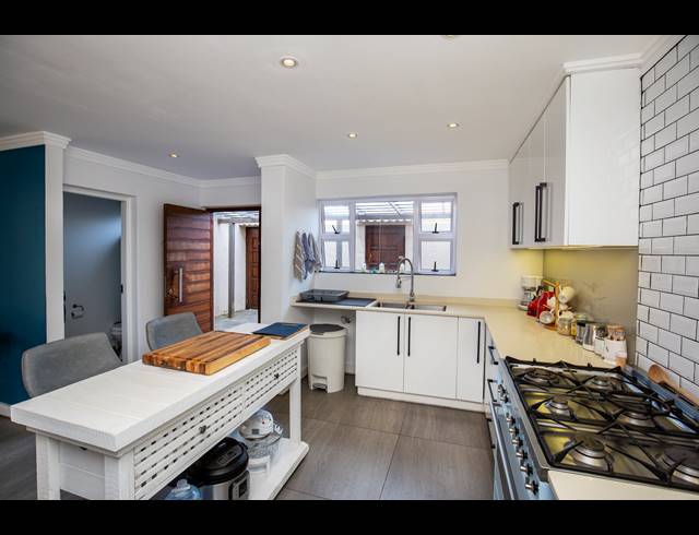 3 BEDROOM TOWNHOUSE FOR SALE IN UMHLANGA CENTRAL